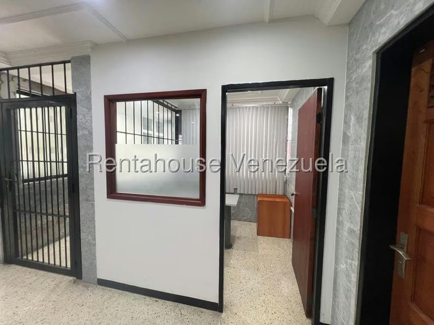 Comercial (Consultorio Medico) en Alquiler en Zona Este, Lara - 4