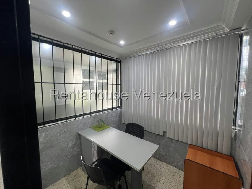 Comercial (Consultorio Medico) en Alquiler en Zona Este, Lara - 5