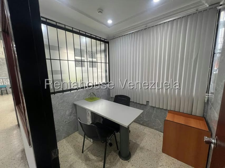 Comercial (Consultorio Medico) en Alquiler en Zona Este, Lara - 6