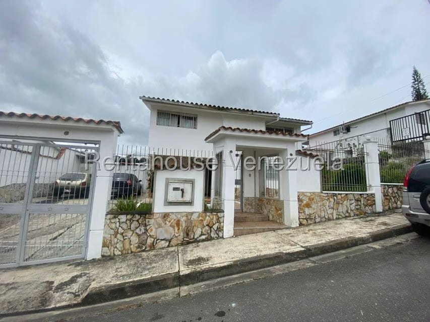 Casa (Duplex) en Venta en Cooperativa Guaicaipuro, Miranda - 2