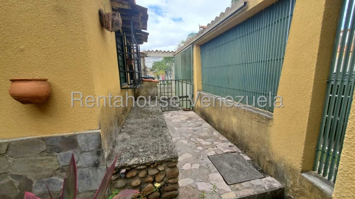 Casa (Duplex) en Venta en La Rosaleda, Lara - 3