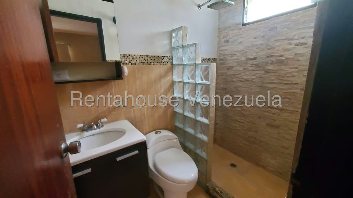 Casa (Duplex) en Venta en La Rosaleda, Lara - 26