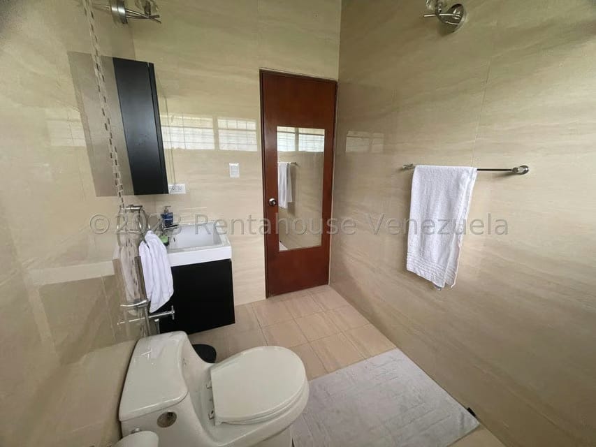 Casa (Multipes Niveles) en Venta en La Lagunita Country Club, Distrito Metropolitano - 37