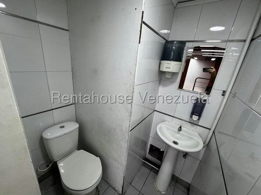 Comercial (Local Comercial) en Alquiler en El Rosal, Distrito Metropolitano - 18