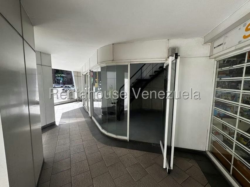Comercial (Local Comercial) en Alquiler en El Rosal, Distrito Metropolitano - 4