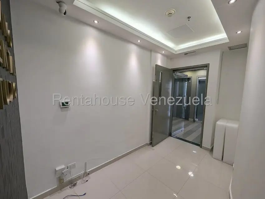 Comercial (Oficina) en Alquiler en Santa Paula, Distrito Metropolitano - 11