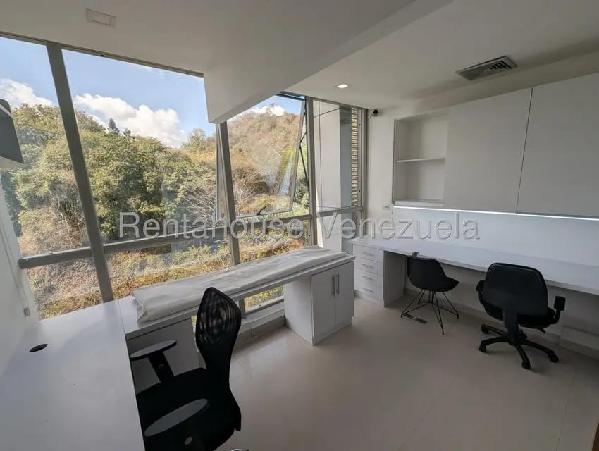 Comercial (Oficina) en Alquiler en Santa Paula, Distrito Metropolitano - 12