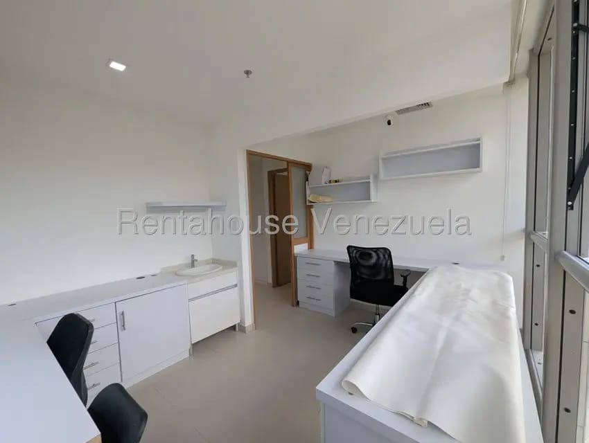 Comercial (Oficina) en Alquiler en Santa Paula, Distrito Metropolitano - 13