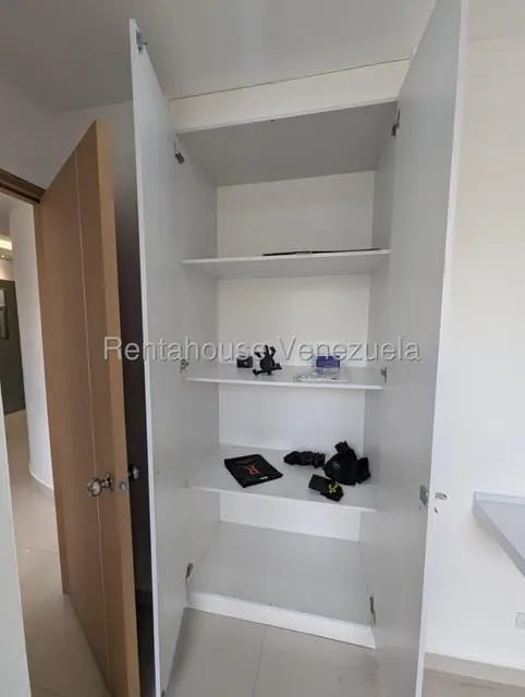 Comercial (Oficina) en Alquiler en Santa Paula, Distrito Metropolitano - 17