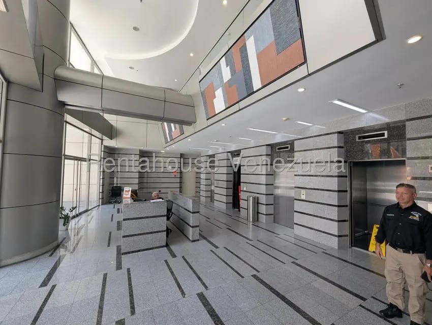 Comercial (Oficina) en Alquiler en Santa Paula, Distrito Metropolitano - 5