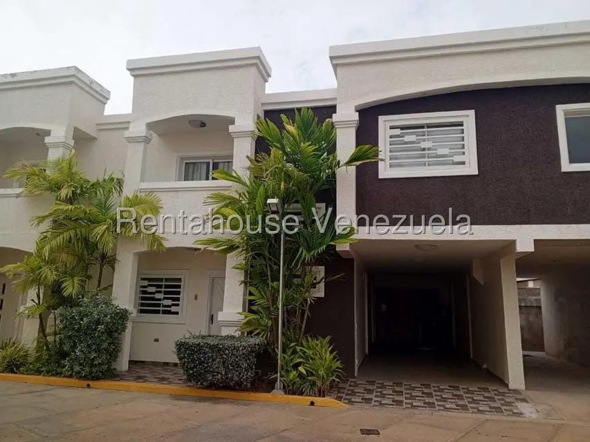 Townhouse (1 Nivel) en Alquiler en Avenida Vargas, Zulia