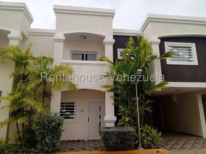 Townhouse (1 Nivel) en Alquiler en Avenida Vargas, Zulia - 2