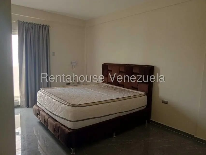 Townhouse (1 Nivel) en Alquiler en Avenida Vargas, Zulia - 11