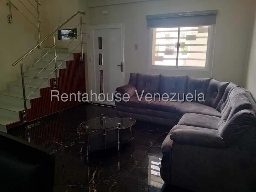 Townhouse (1 Nivel) en Alquiler en Avenida Vargas, Zulia - 3