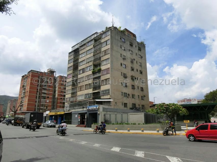 Comercial (Local Comercial) en Alquiler en San Martin, Distrito Metropolitano - 11
