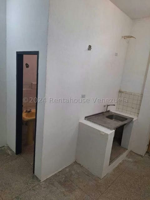 Comercial (Local Comercial) en Alquiler en San Martin, Distrito Metropolitano - 3