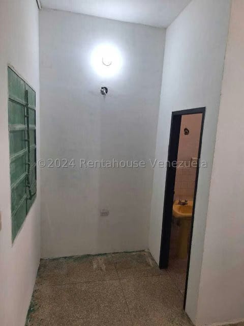 Comercial (Local Comercial) en Alquiler en San Martin, Distrito Metropolitano - 4