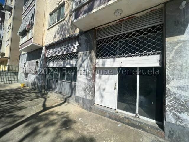 Comercial (Local Comercial) en Venta en Vista Alegre, Distrito Metropolitano - 2