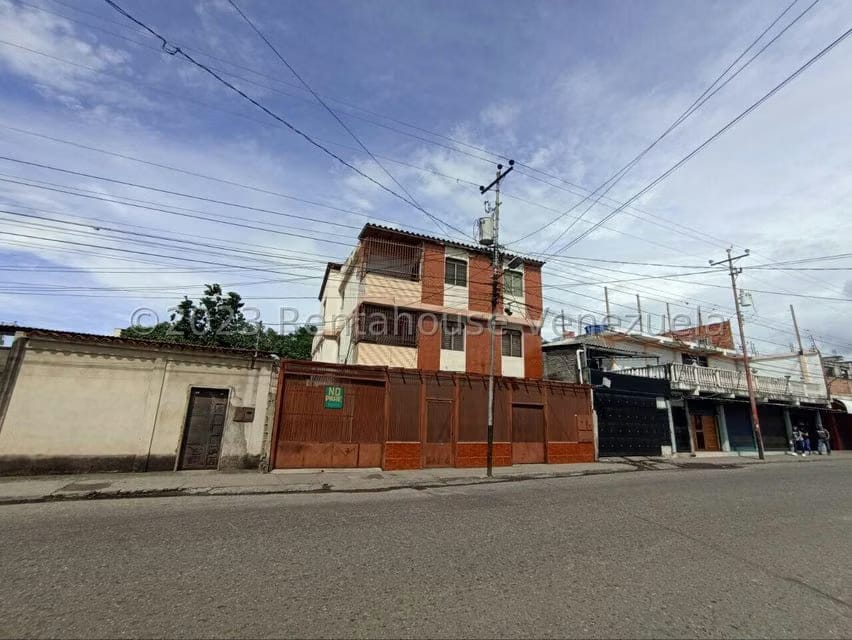Comercial (Edificio) en Venta en Parroquia Juan de Villegas, Lara - 23
