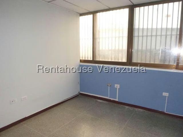 Comercial (Oficina) en Alquiler en La Urbina, Distrito Metropolitano - 8