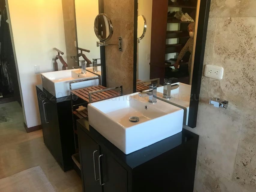 Casa (Duplex) en Venta en Oripoto, Distrito Metropolitano - 31