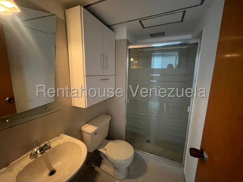 Apartamento (1 Nivel) en Alquiler en La Llanada, Vargas - 9