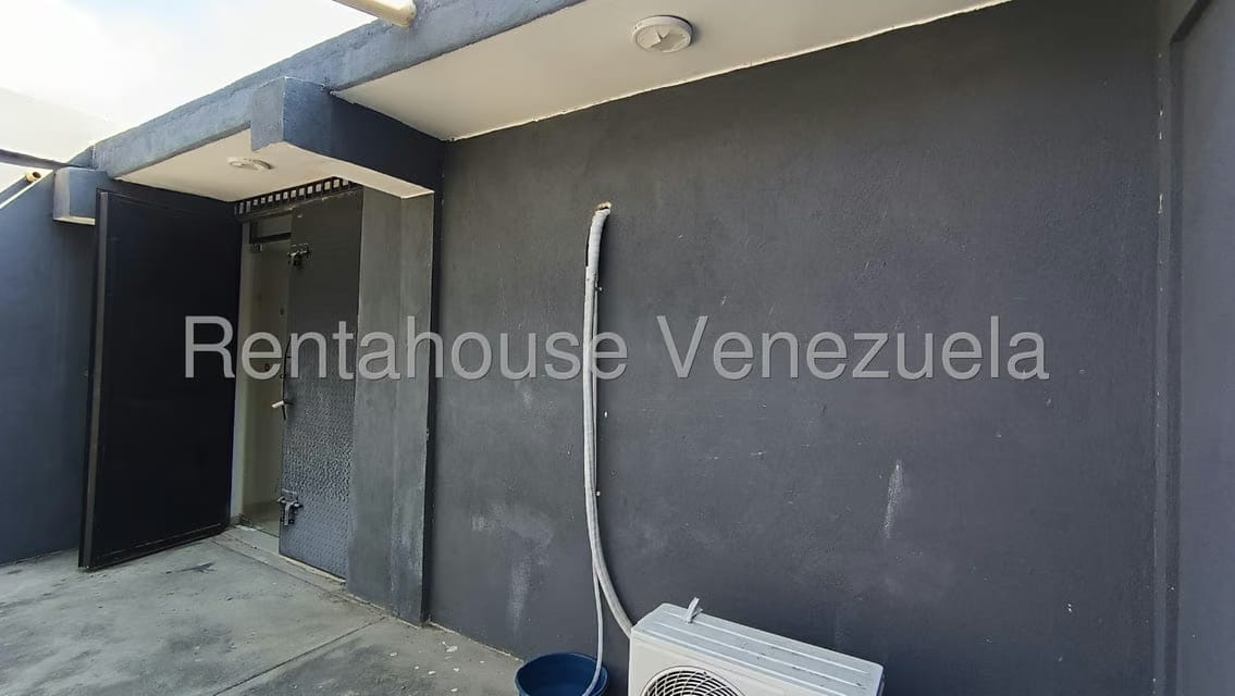 Comercial (Local Comercial) en Alquiler en Zona Este, Lara - 23