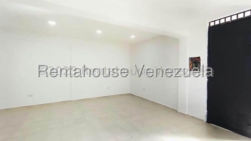Comercial (Local Comercial) en Alquiler en Zona Este, Lara - 4