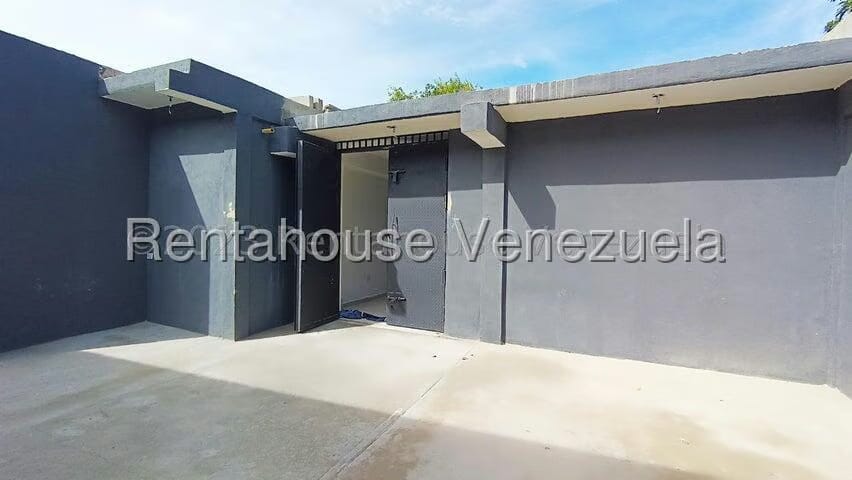 Comercial (Local Comercial) en Alquiler en Zona Este, Lara - 8