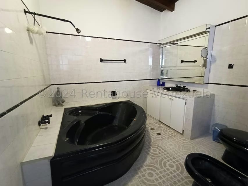 Casa (Multipes Niveles) en Venta en Los Naranjos del Cafetal, Distrito Metropolitano - 38