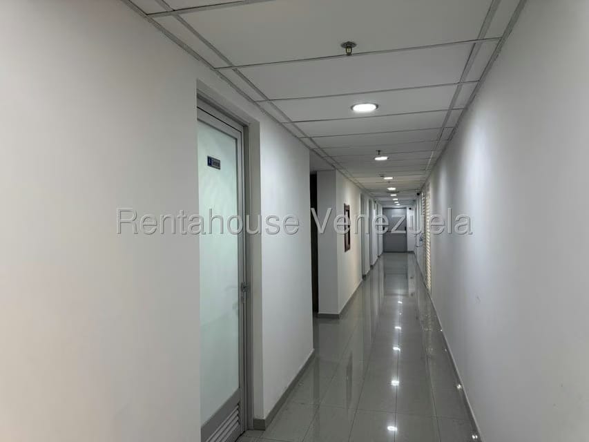 Comercial (Oficina) en Venta en Los Dos Caminos, Distrito Metropolitano - 12