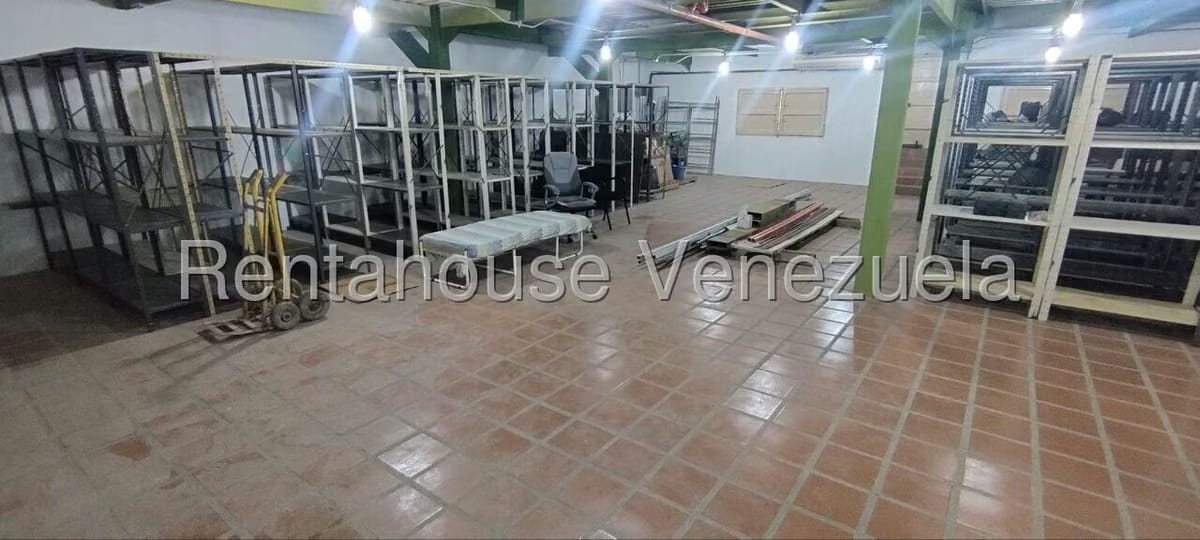 Comercial (Edificio) en Alquiler en Petare, Distrito Metropolitano - 12