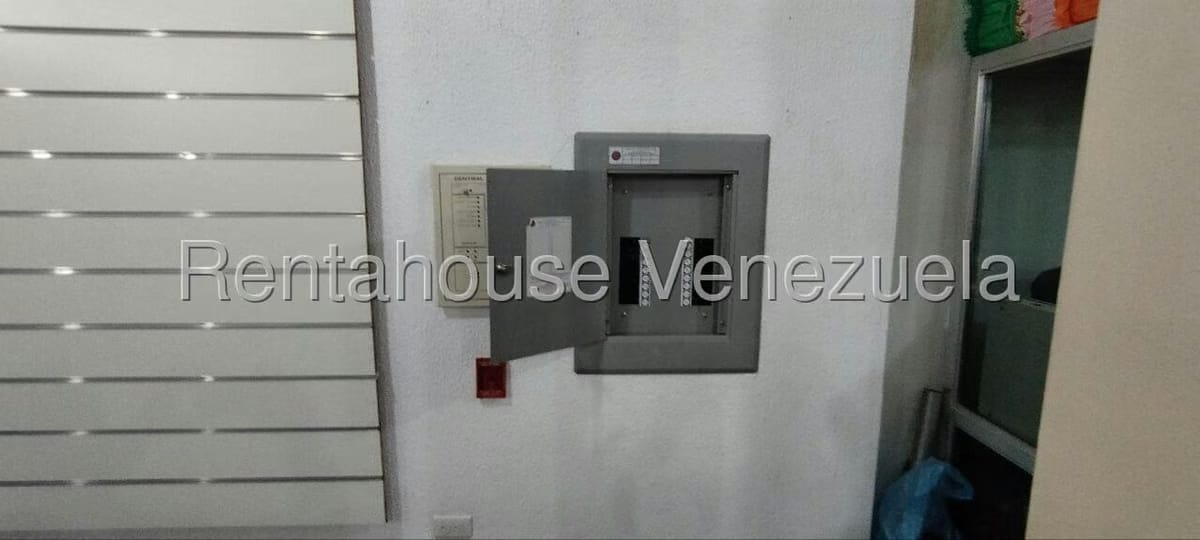 Comercial (Edificio) en Alquiler en Petare, Distrito Metropolitano - 24
