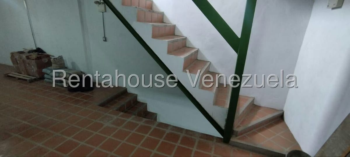 Comercial (Edificio) en Alquiler en Petare, Distrito Metropolitano - 9