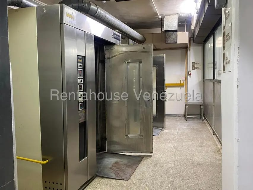 Comercial (Industrial) en Alquiler en La Urbina, Distrito Metropolitano - 4