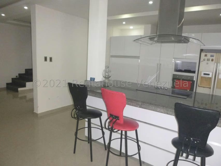 Casa (Duplex) en Venta en Club de Campo, Miranda - 3