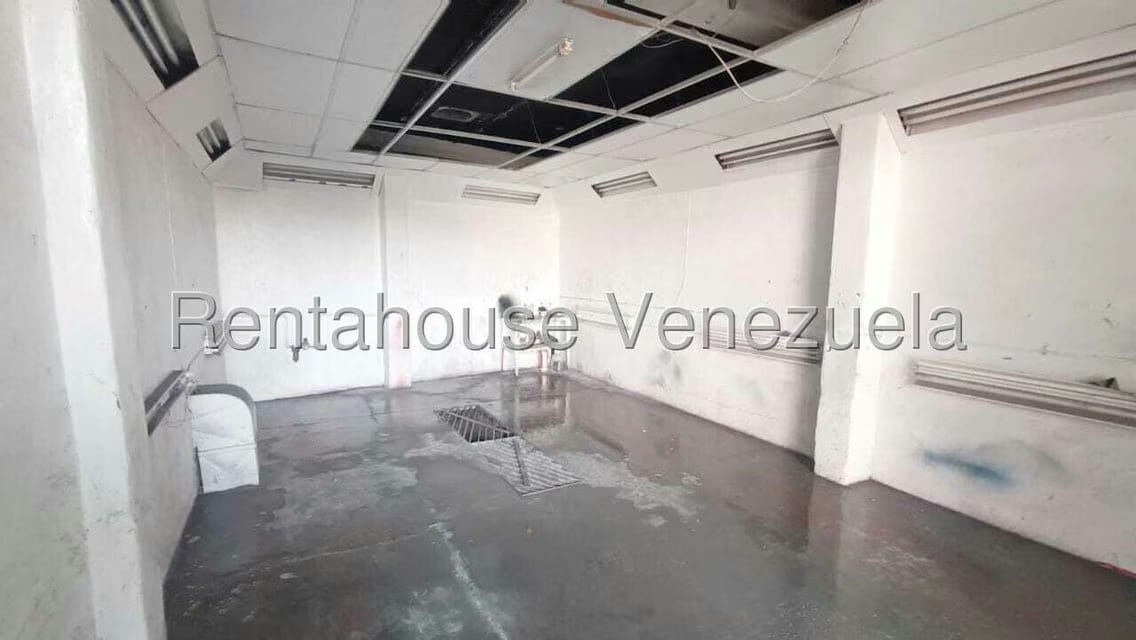 Comercial (Galpon - Deposito) en Venta en Avenida Libertador, Lara - 12