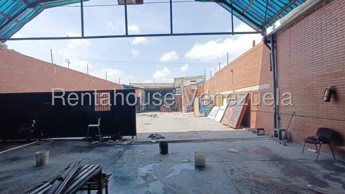 Comercial (Galpon - Deposito) en Venta en Avenida Libertador, Lara - 16