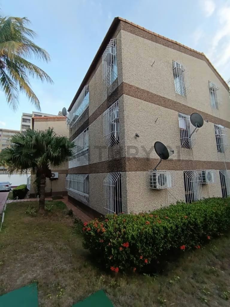 APARTAMENTO DE 3 HABITACIONES EN RESD FLORESTAMAR, MANEIRO, CERCA DE TODO - 19