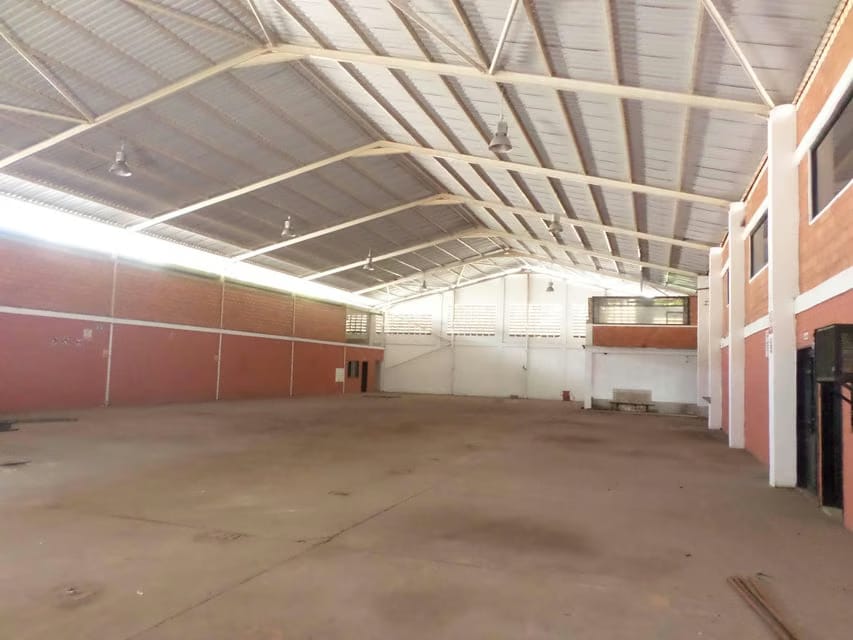 Comercial (Galpon - Deposito) en Venta en Centro, Aragua - 3