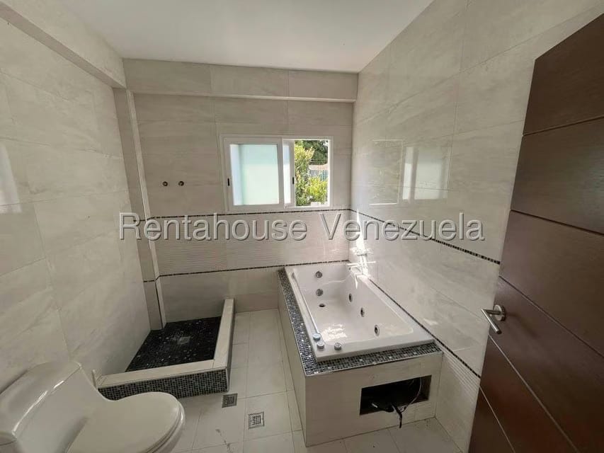 Casa (Multipes Niveles) en Venta en Altamira, Distrito Metropolitano - 14
