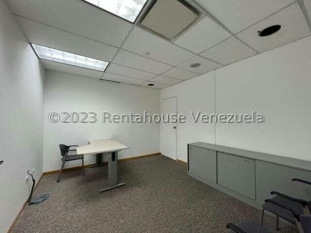 Comercial (Local Comercial) en Alquiler en El Recreo, Distrito Metropolitano - 3
