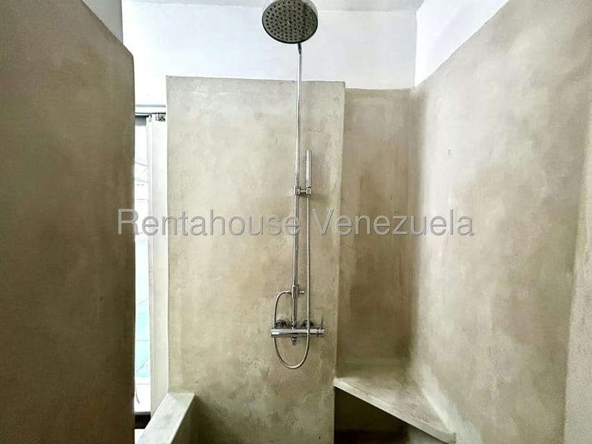 Apartamento (1 Nivel) en Alquiler en Los Palos Grandes, Distrito Metropolitano - 14