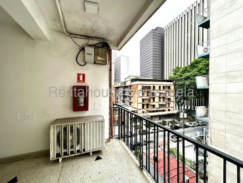 Apartamento (1 Nivel) en Alquiler en Los Palos Grandes, Distrito Metropolitano - 16