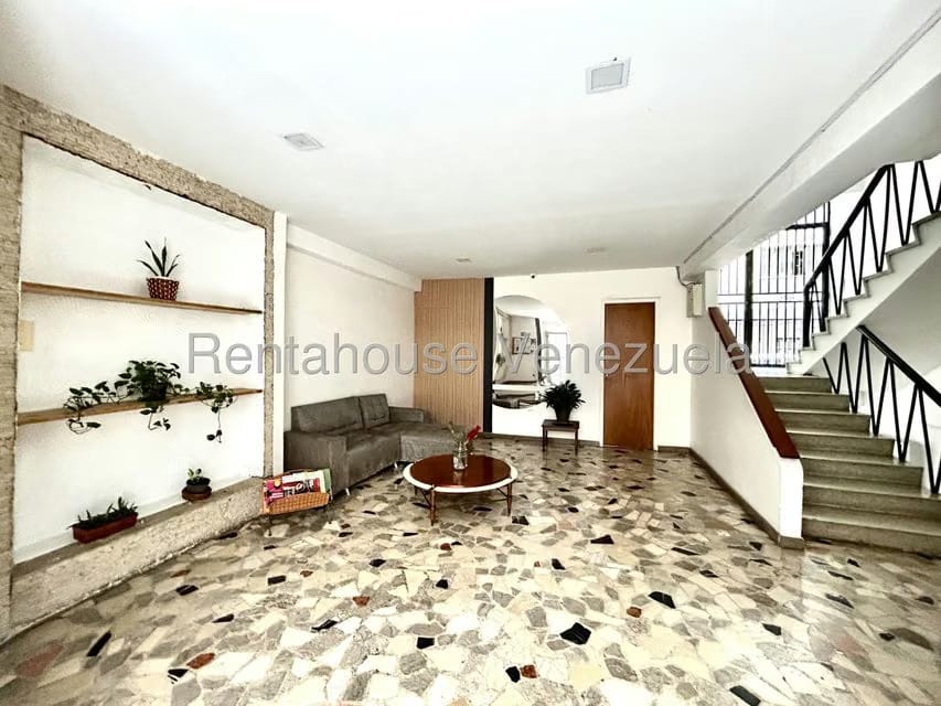 Apartamento (1 Nivel) en Alquiler en Los Palos Grandes, Distrito Metropolitano - 3