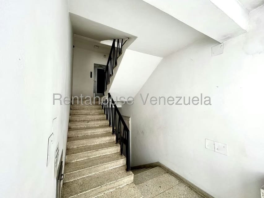 Apartamento (1 Nivel) en Alquiler en Los Palos Grandes, Distrito Metropolitano - 4