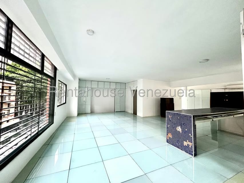 Apartamento (1 Nivel) en Alquiler en Los Palos Grandes, Distrito Metropolitano - 5