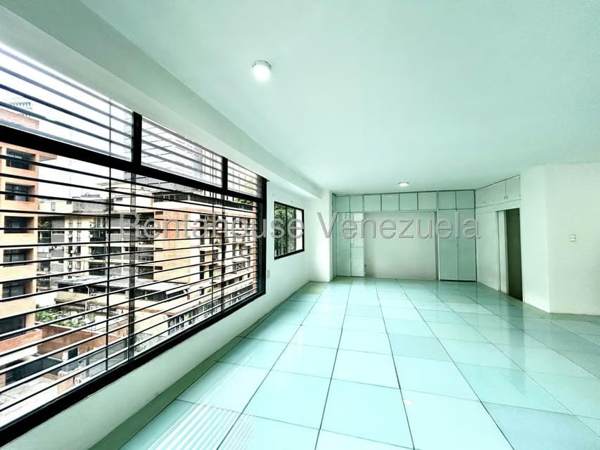 Apartamento (1 Nivel) en Alquiler en Los Palos Grandes, Distrito Metropolitano - 7