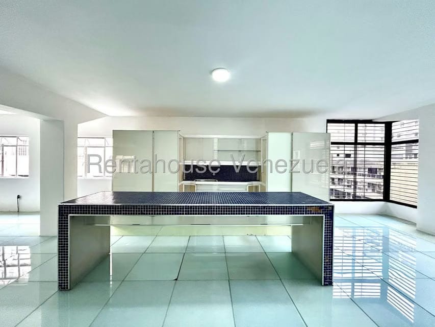 Apartamento (1 Nivel) en Alquiler en Los Palos Grandes, Distrito Metropolitano - 9