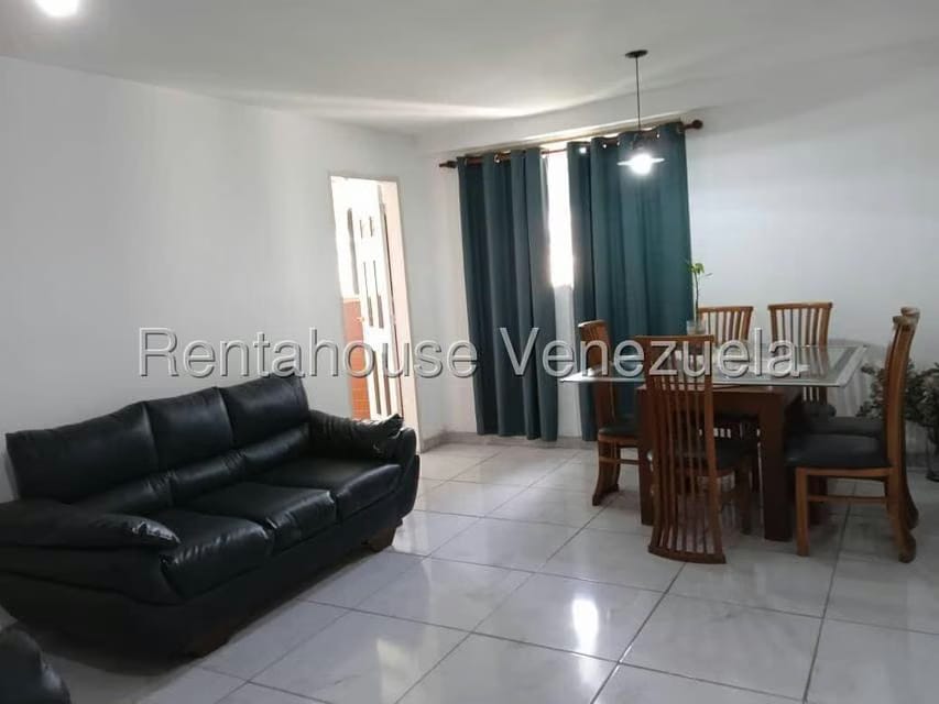 Apartamento (1 Nivel) en Venta en El Valle, Distrito Metropolitano - 3